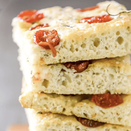 Pan Focaccia con Tomate y Romero