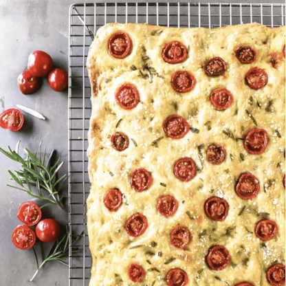 Pan Focaccia con Tomate y Romero