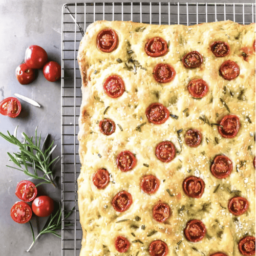 Pan Focaccia con Tomate y Romero
