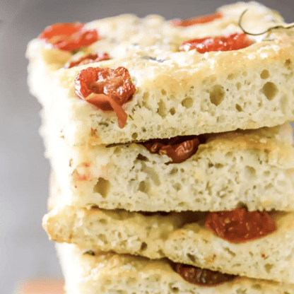 Pan Focaccia con Tomate y Romero
